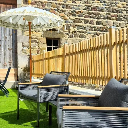 La Maison Chez Lisette Avec Piscine Et Terrain De Petanque Prive Au Bord De L'allier !