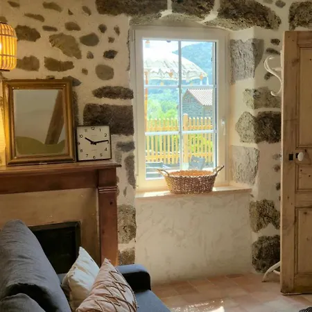 La Maison Chez Lisette Avec Piscine Et Terrain De Petanque Prive Au Bord De L'allier ! Mazeyrat-d'Allier