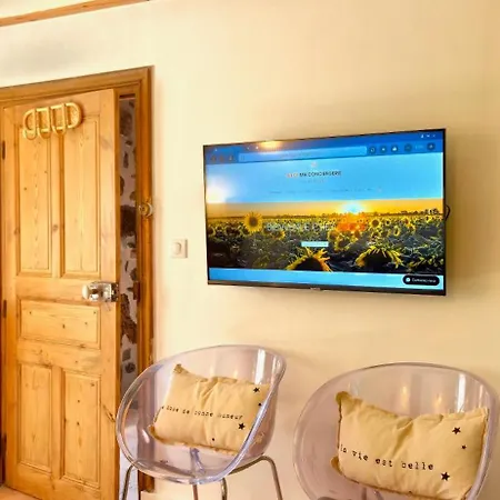 La Maison Chez Lisette Avec Piscine Et Terrain De Petanque Prive Au Bord De L'allier ! בית נופש Mazeyrat-d'Allier